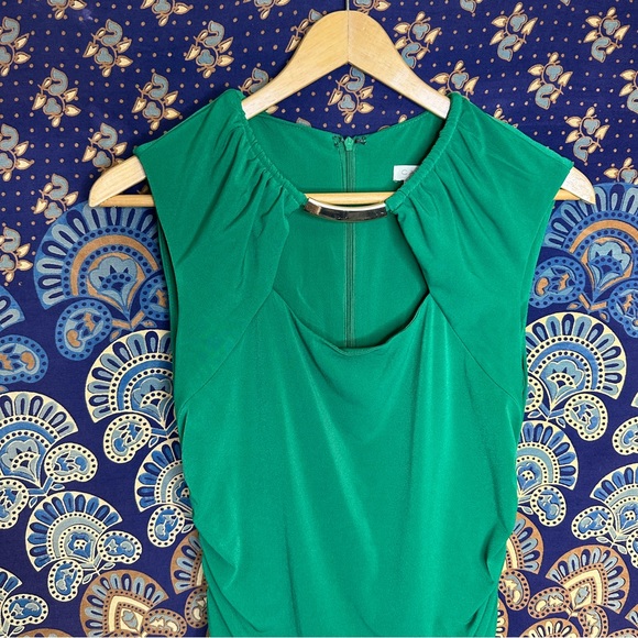 Cachè emerald green ruched dress - Picture 3 of 13